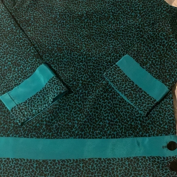 1970s Vintage Lady Carol Petites of NY 2 piece skirt set blue leopard silk small - Picture 4 of 9